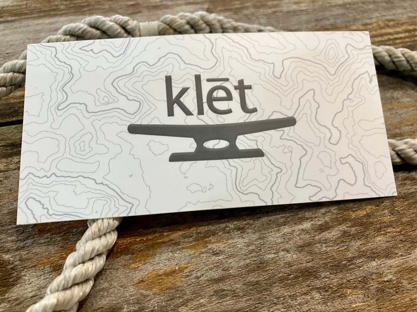 Klēt TopoMap 5-inch sticker with contour map design on wooden surface